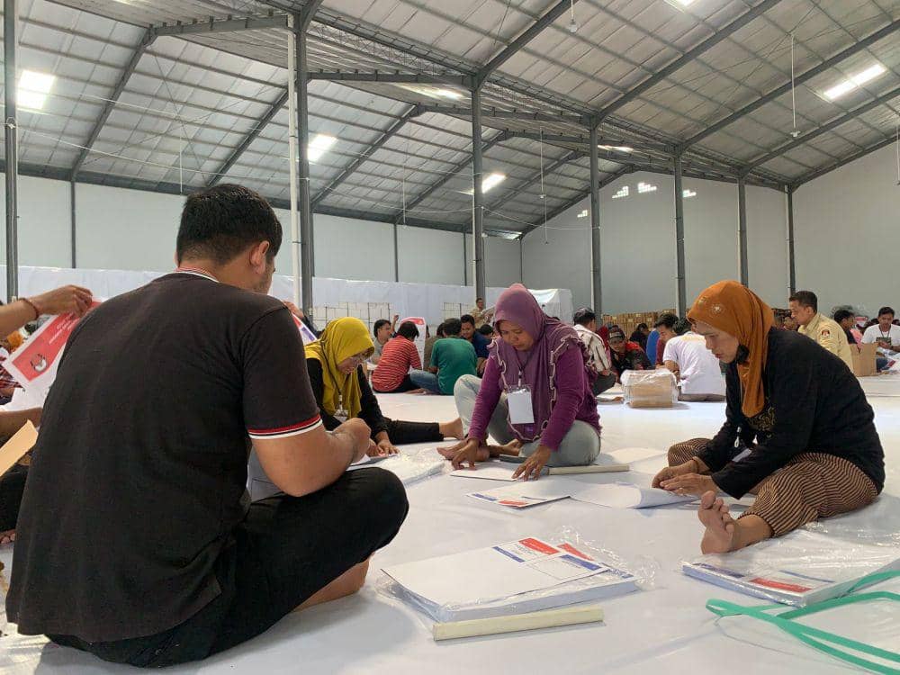 KPU Semarang Mulai Proses Sortir dan Lipat Surat Suara, Petugas Dilarang Bawa Benda Ini