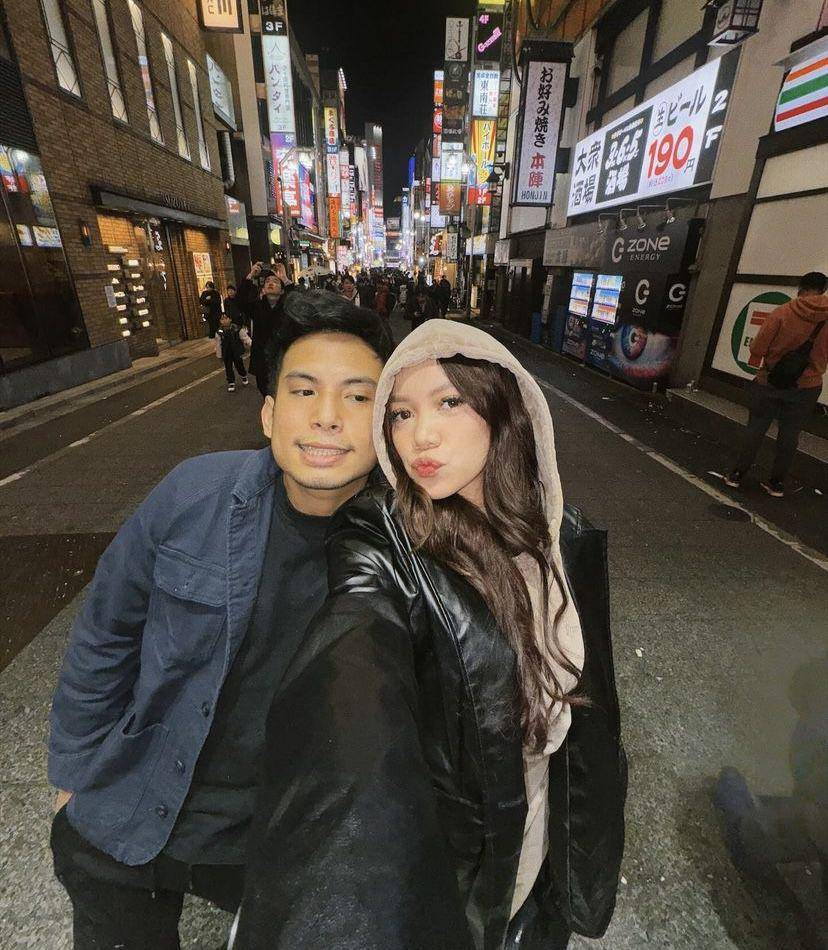 potret Okin dan Regina Phoenix liburan di Jepang (Instagram.com/reginaaphx)
