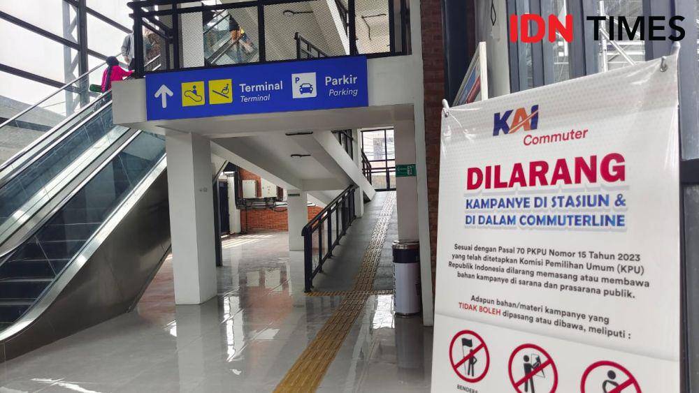 Pengumuman larangan kampanye di fasilitas maupun area stasiun Bojonggede, Kabupaten Bogor. (IDNTimes/Dicky)
