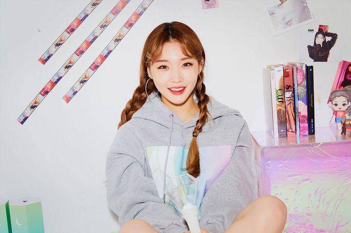 Chungha (instagram.com/chungha_official)