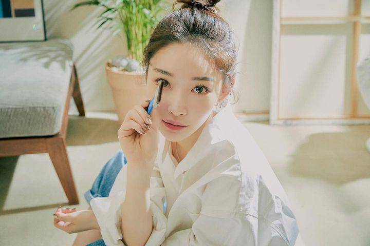 Chungha (instagram.com/chungha_official)