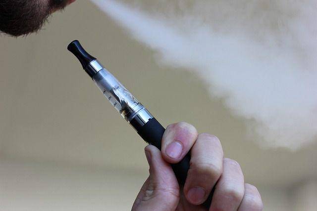 ilustrasi vaping (pixabay.com/lindsayfox)