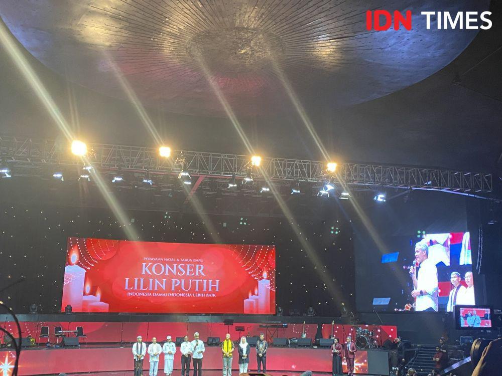 Ganjar Pranowo-Mahfud MD hadiri Konser Lilin Putih di Balai Sarbini, Rabu (3/1/2024). (IDN Times/Vadhia Lidyana)