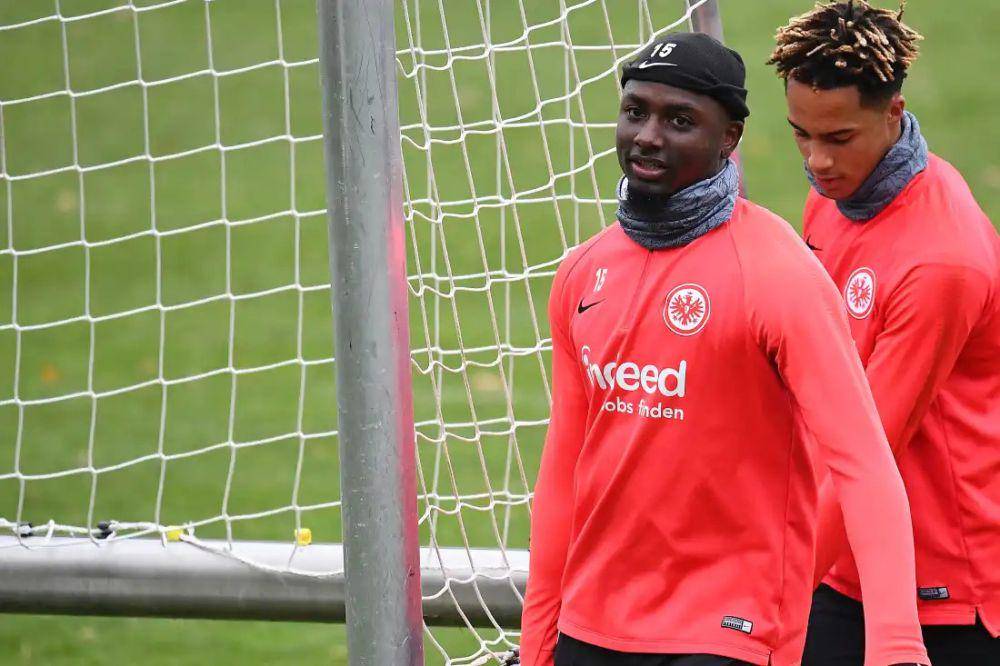 Jetro Willems (kiri) (eintracht.de)