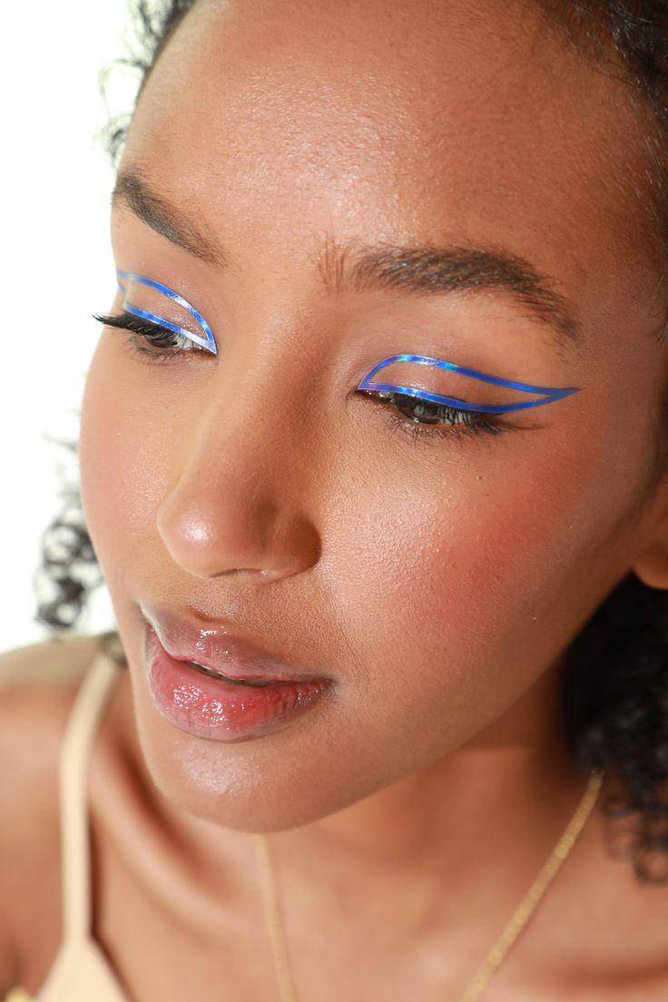 Tren makeup aquamarine. (pinterest.com/today/best/biru-yang-cantik)