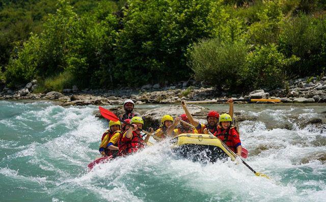 3 Rekomendasi Tempat Rafting di Bandung, Menantang Adrenalin!