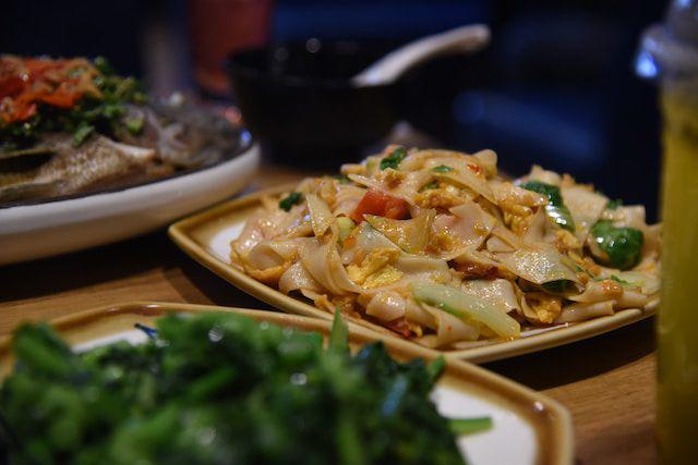 ilustrasi kwetiau goreng (unsplash.com/Luna Wang)