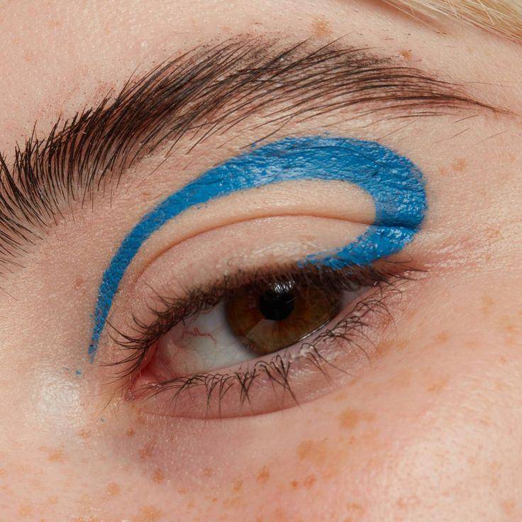 Tren makeup aquamarine. (pinterest.com/today/best/biru-yang-cantik)
