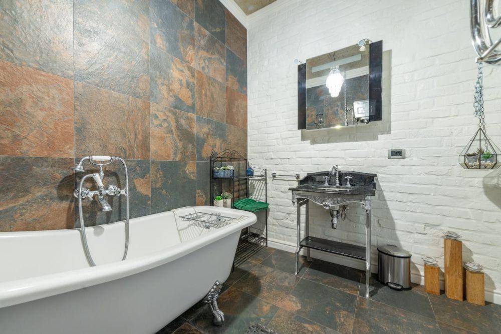 ilustrasi kamar mandi klasik (pexels.com/Max Rahubovskiy)