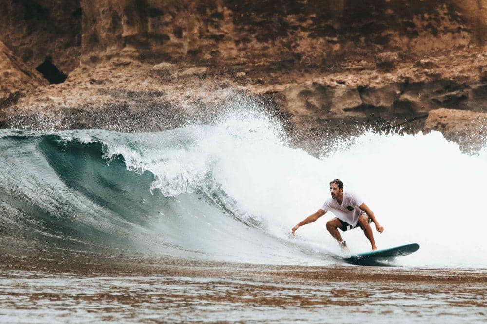 ilustrasi surfing (pexels.com/Oliver Sjöström)