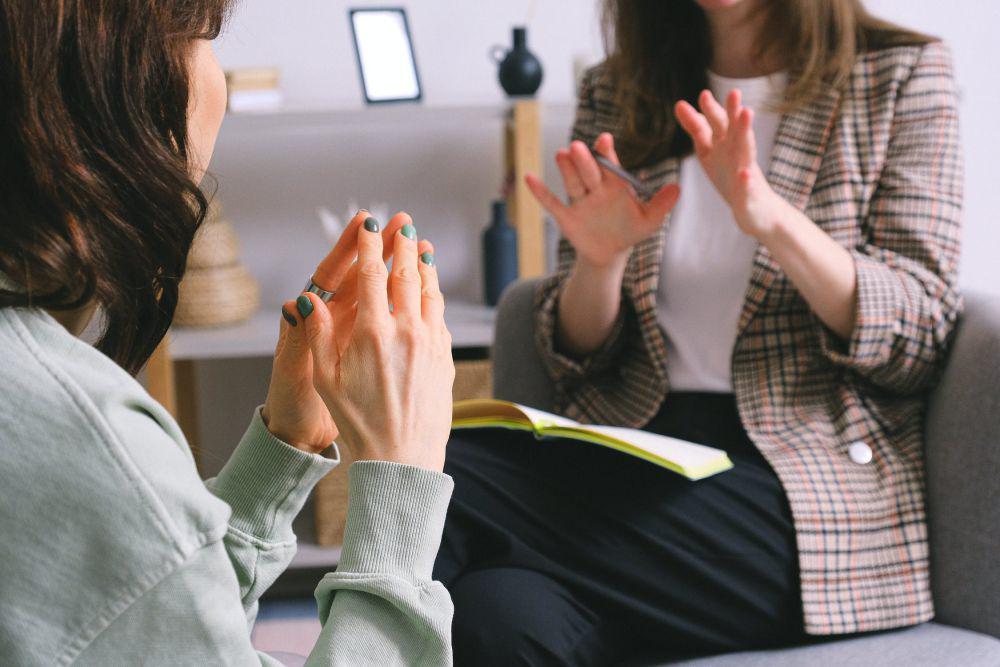 ilustrasi interview kerja (pexels.com/SHVETS production)