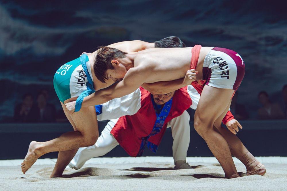 4 Fakta Ssireum, Gulat Asal Korea yang Muncul di Like Flowers in Sand