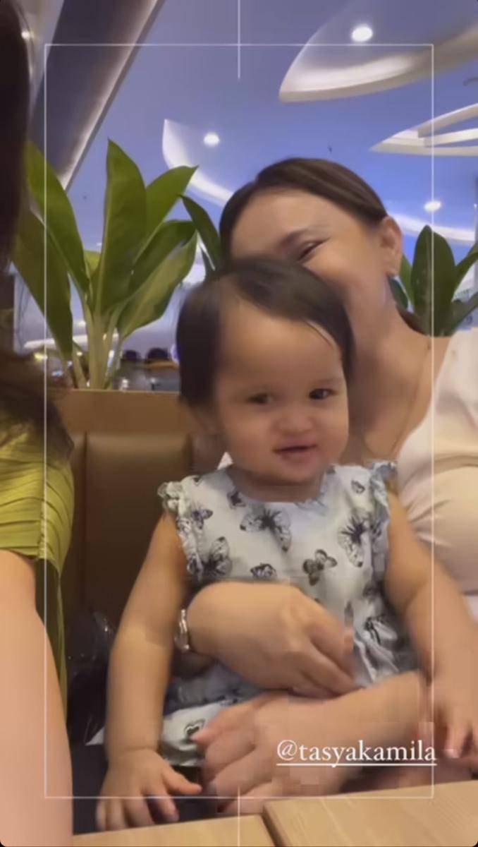 momen Rossa bertemu anak Tasya Kamila (instagram.com/itsrossa910)