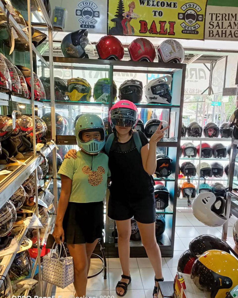 Toti Helm, tempat service dan beli helm (Instagram.com/@totihelm_album)