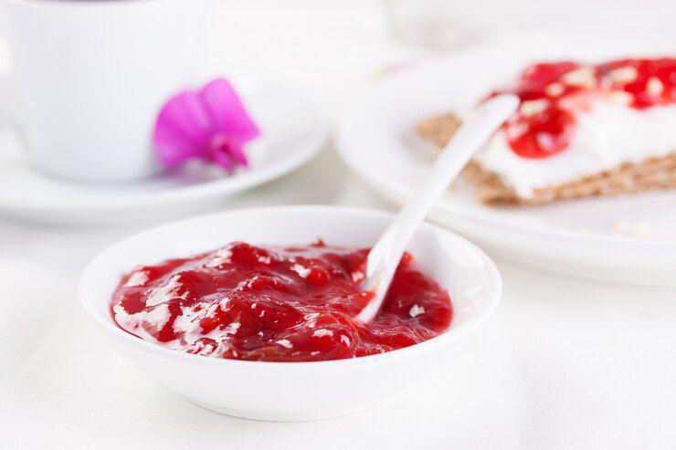 10 Kunci Membuat Selai Strawberry, Kental dan Awet