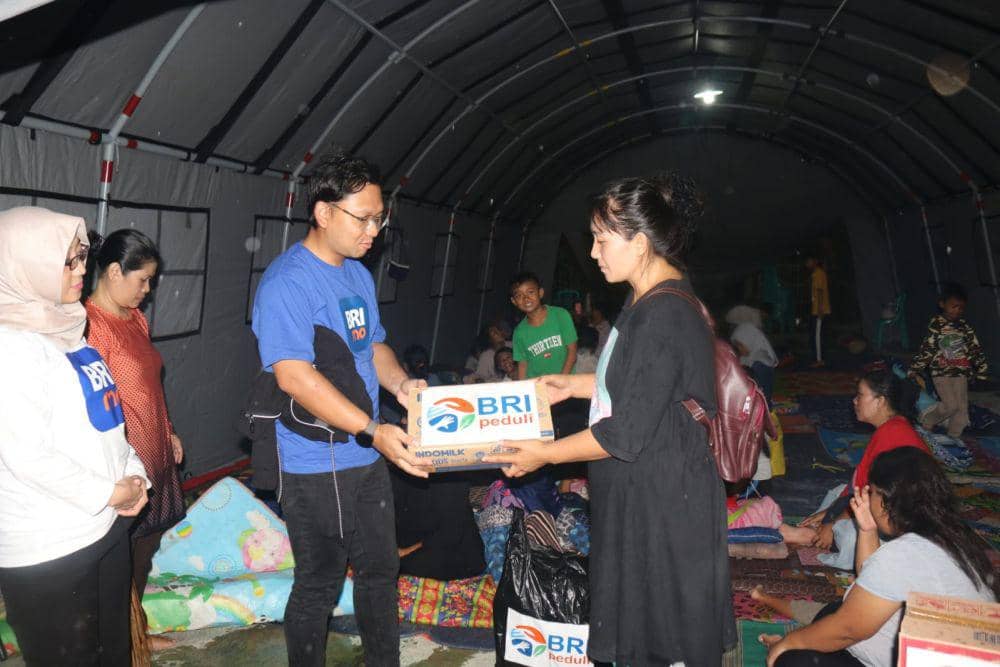 BRI Salurkan Bantuan pada Korban Bencana Gempa Sumedang