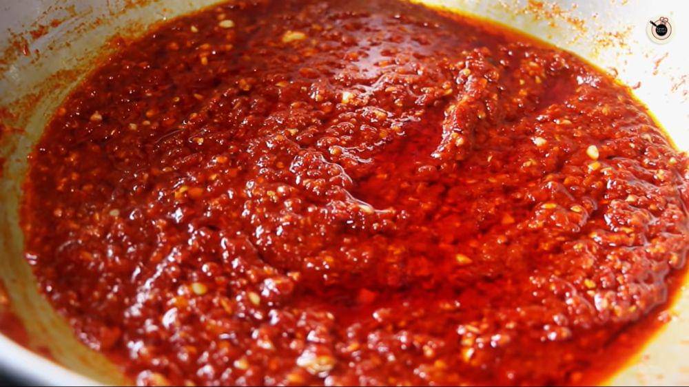saus schezwan (YouTube.com/ Kanak's Kitchen)