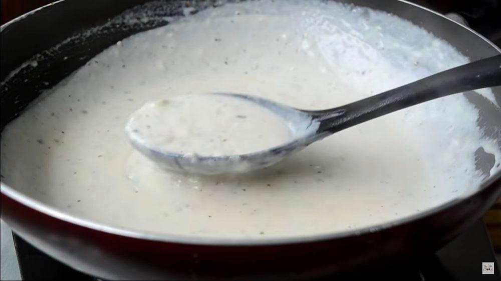 saus alfredo (YouTube.com/Yes I Can Cook)