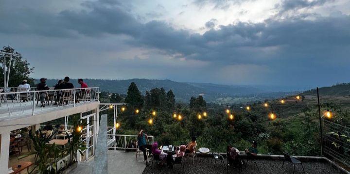 5 Rekomendasi Kafe dengan View Cantik di Sentul, Cocok untuk Bersantai