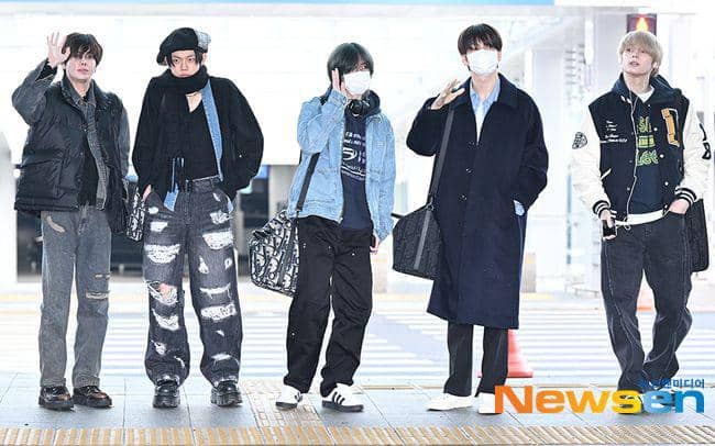 TXT saat berangkat ke Indonesia untuk GDA 2024 (dok. Newsen)