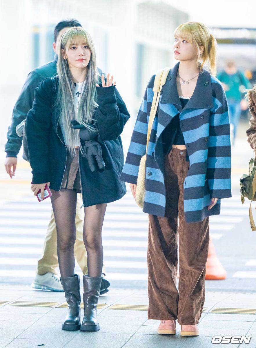 Sakura dan Eunchae LE SSERAFIM saat berangkat ke Indonesia untuk GDA 2024 (dok. OSEN)