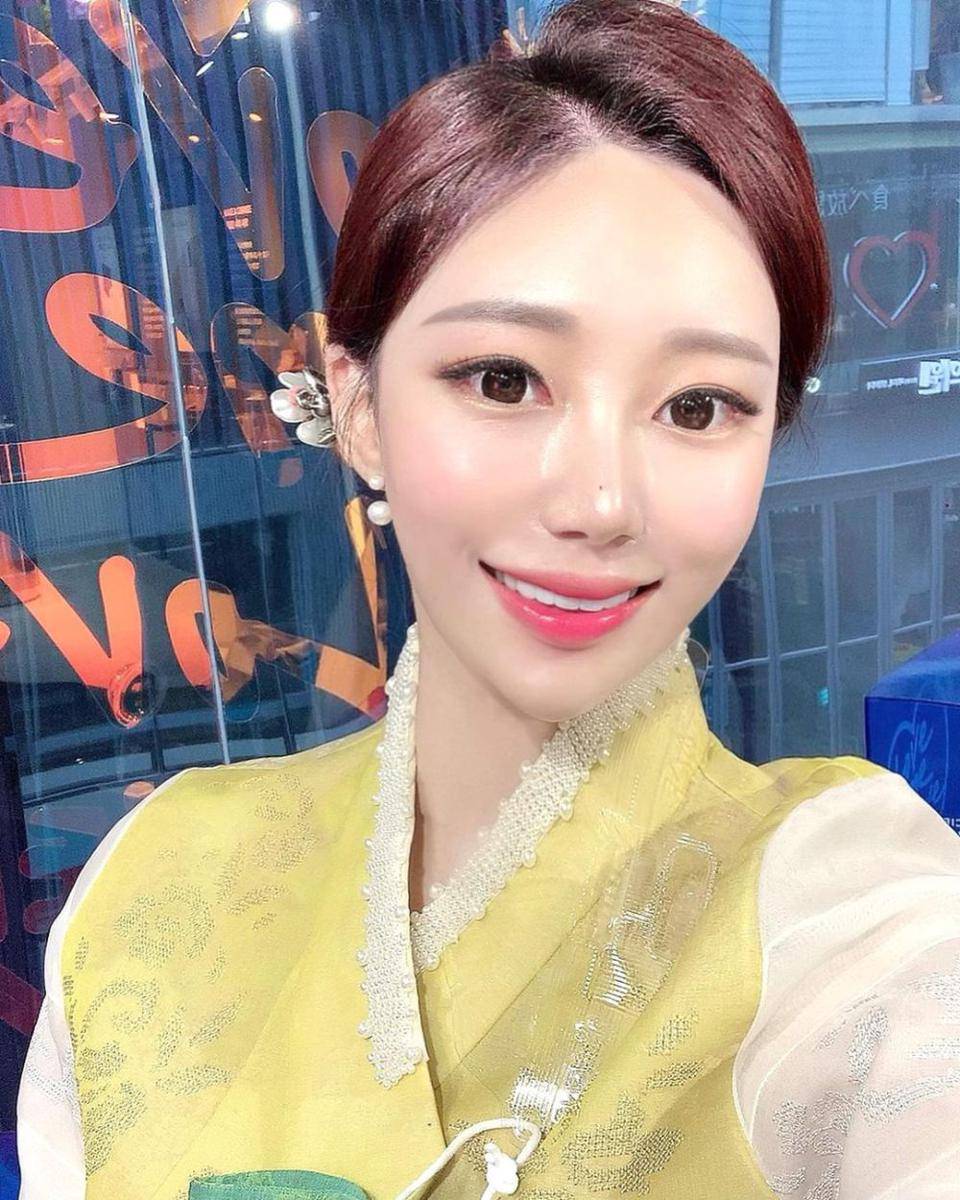 gaya makeup ala An Min Young (instagram.com/my_floria_)