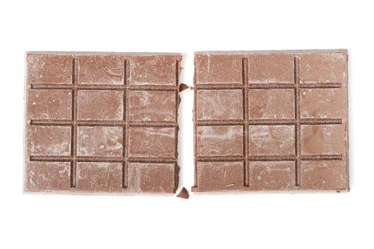 Ilustrasi bercak putih pada cokelat (thespruceeats.com)