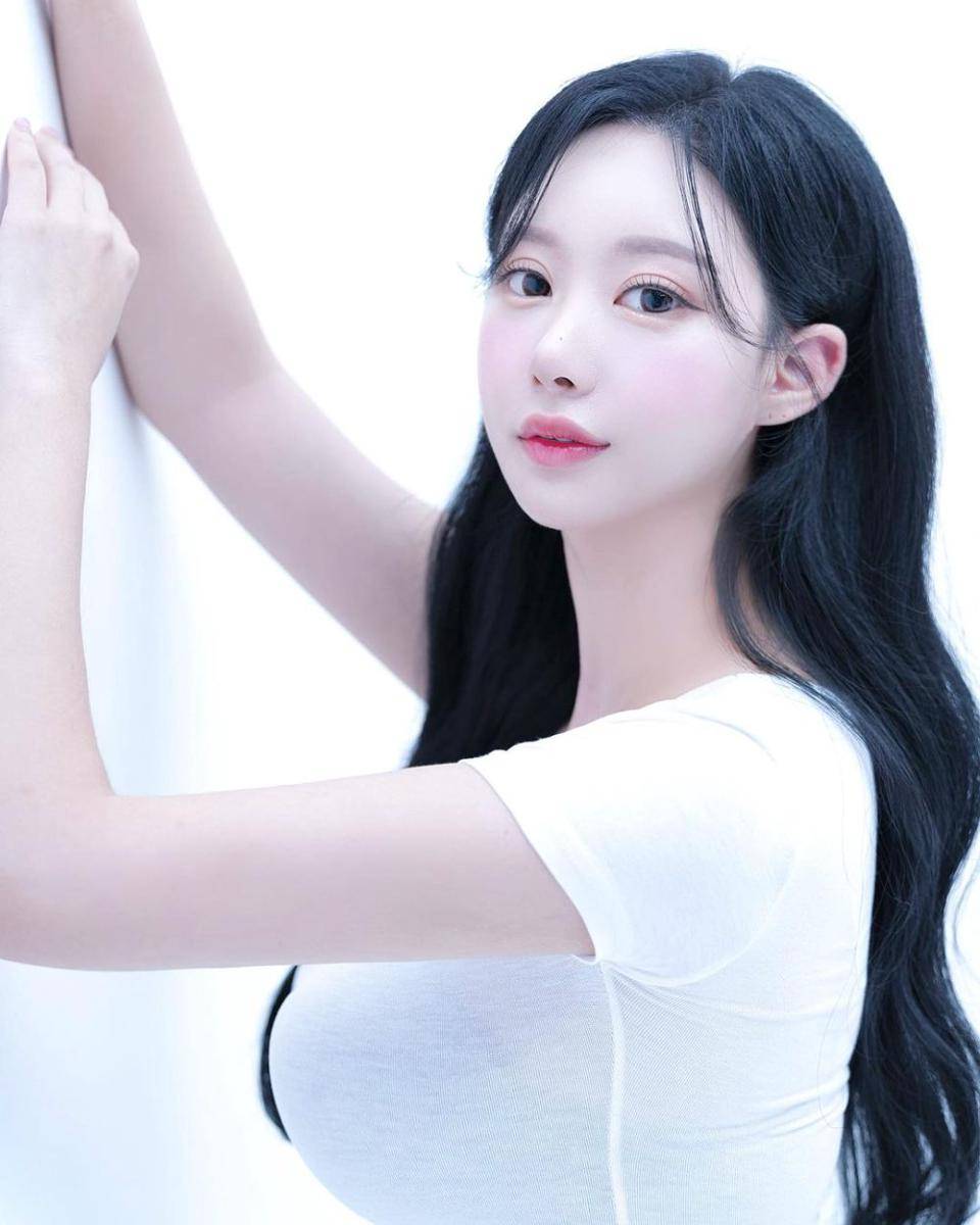 gaya makeup ala An Min Young (instagram.com/my_floria_)