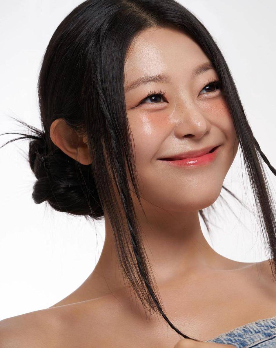 Choi Hye-seon (instagram.com/hazelchoiii)