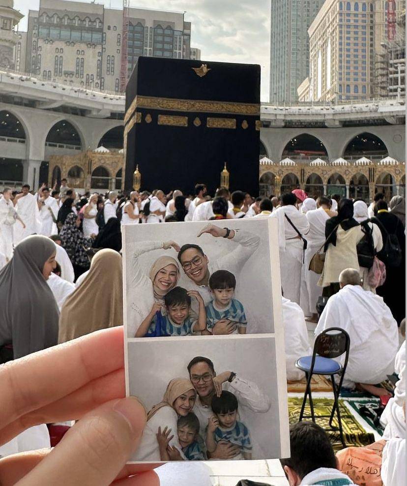 momen umrah Merdianti Octavia dan suami (instagram.com/merdioctav)