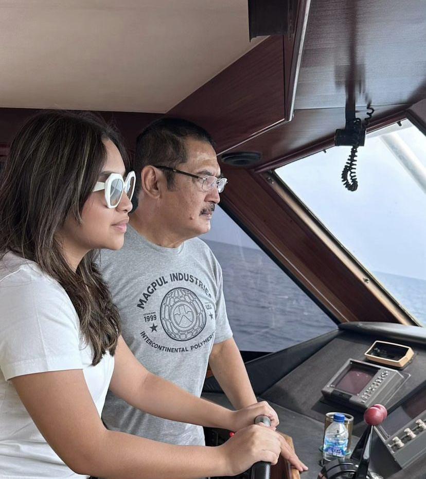 potret liburan keluarga Mayangsari di pulau pribadi (Instagram.com/mayangsari_official)