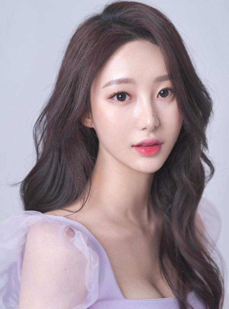gaya makeup ala An Min Young (instagram.com/my_floria_)