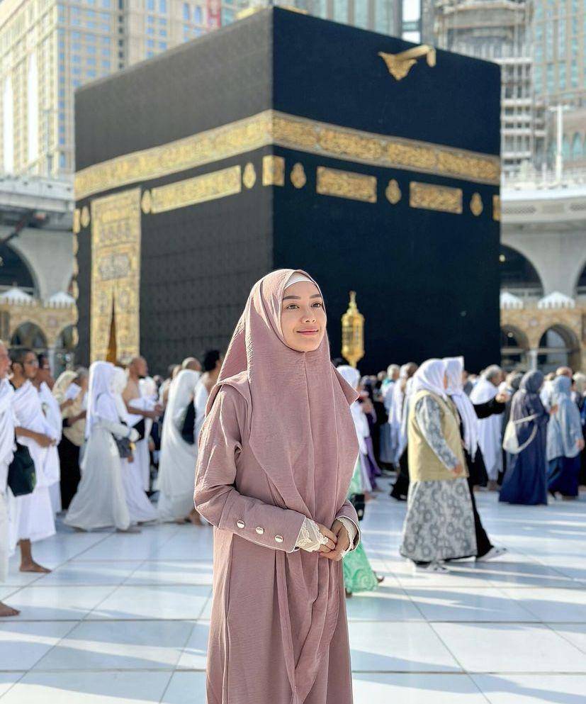 momen umrah Merdianti Octavia dan suami (instagram.com/merdioctav)