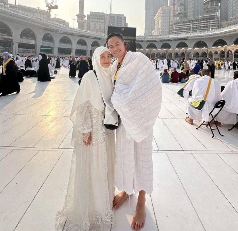 momen umrah Merdianti Octavia dan suami (instagram.com/merdioctav)