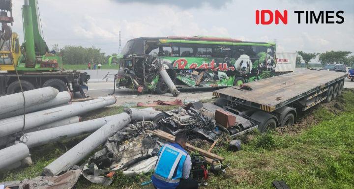 Kondisi nus rombongan guru SMP Charis National Academy Malang mengalami kecelakaan di ruas tol Ngawi, Jawa Timur, Rabu (3/1/2024) pagi. IDN Times/ Istimewa