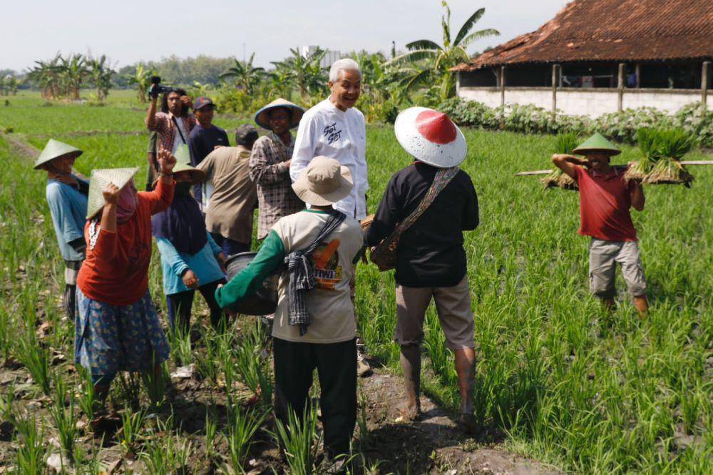 Ganjar Pranowo bertemu dengan sejumlah petani di Kabupaten Blora, Jawa Tengah, pada Kamis (4/1/2024) (IDN Times/Istimewa)