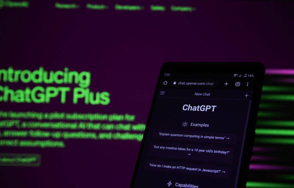 ilustrasi ChatGPT pada gadget (unsplash.com/Mojahid Mottakin)