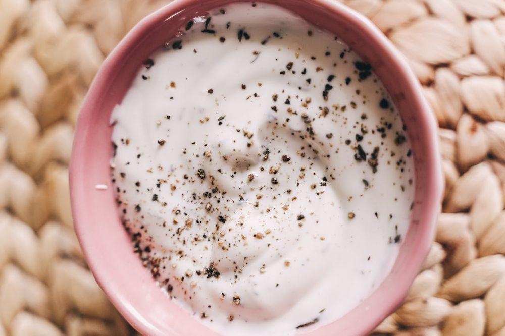 ilustrasi yoghurt dan rempah (pexels.com/Alesia Kozik)