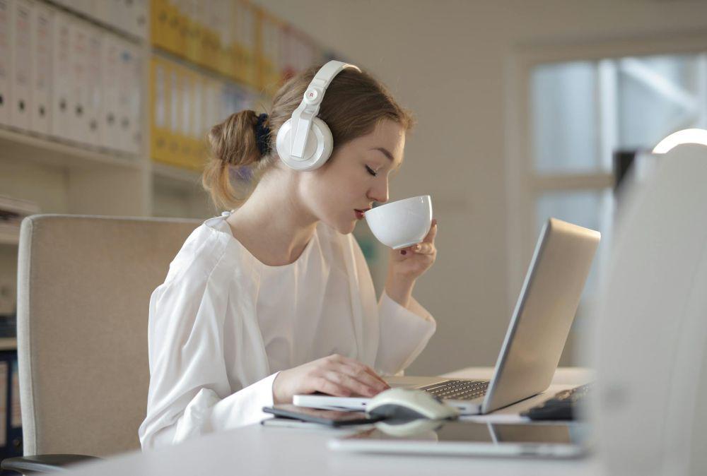 tips atasi FOMO (pexels.com/Andrea Piacquadio)