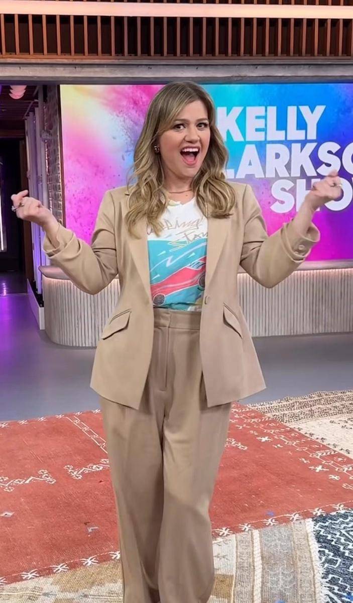 potret Kelly Clarkson berhasil turunkan berat badan (instagram.com/kellyclarkson)