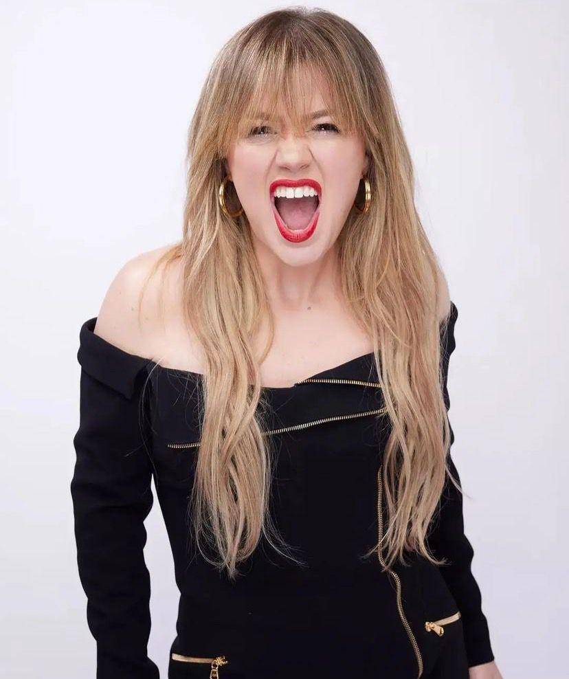 potret Kelly Clarkson berhasil turunkan berat badan (instagram.com/kellyclarkson)