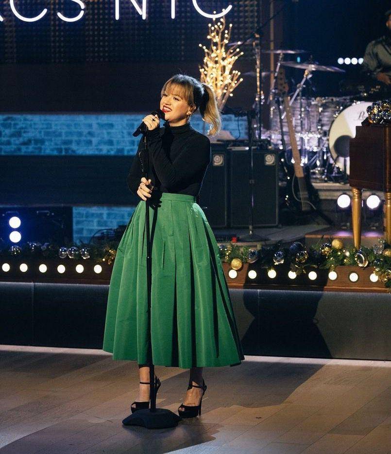 potret Kelly Clarkson berhasil turunkan berat badan (instagram.com/kellyclarkson)