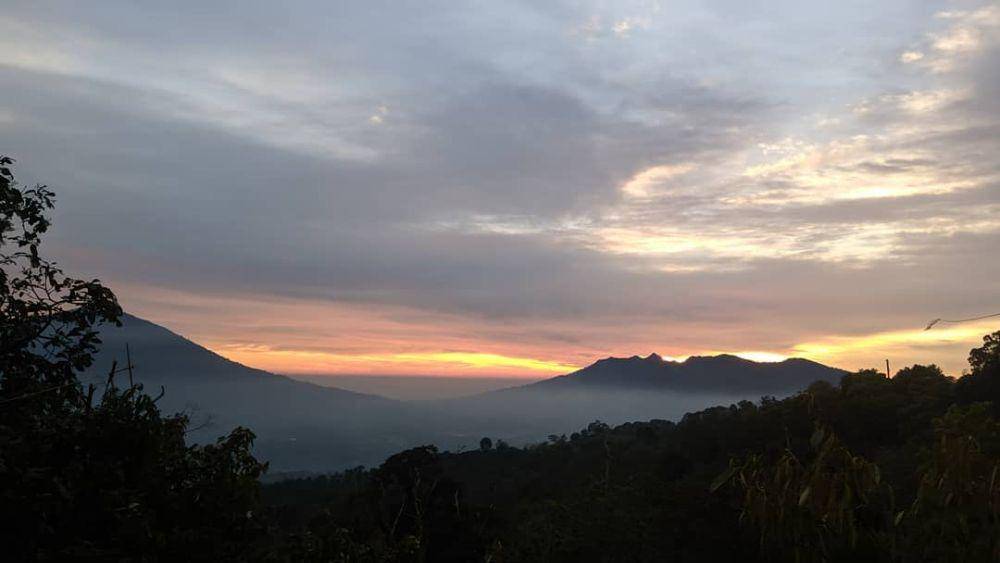 Gunung Pulosari (instagram.com/abang_apeh)