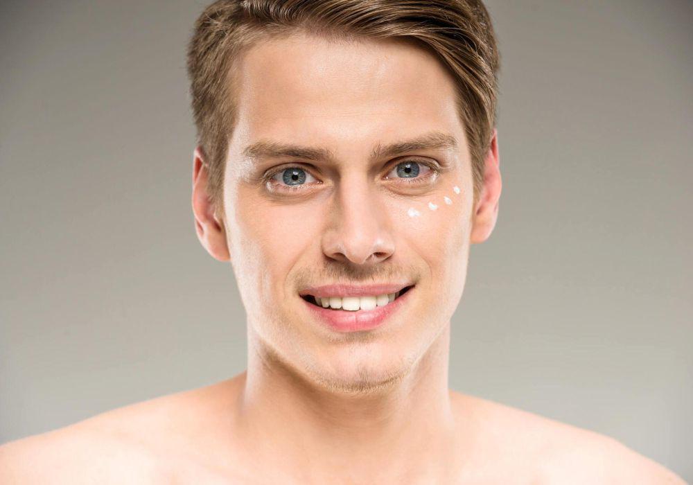 ilustrasi pria mengenakan concealer (istockphoto.com/vadimguzhva)
