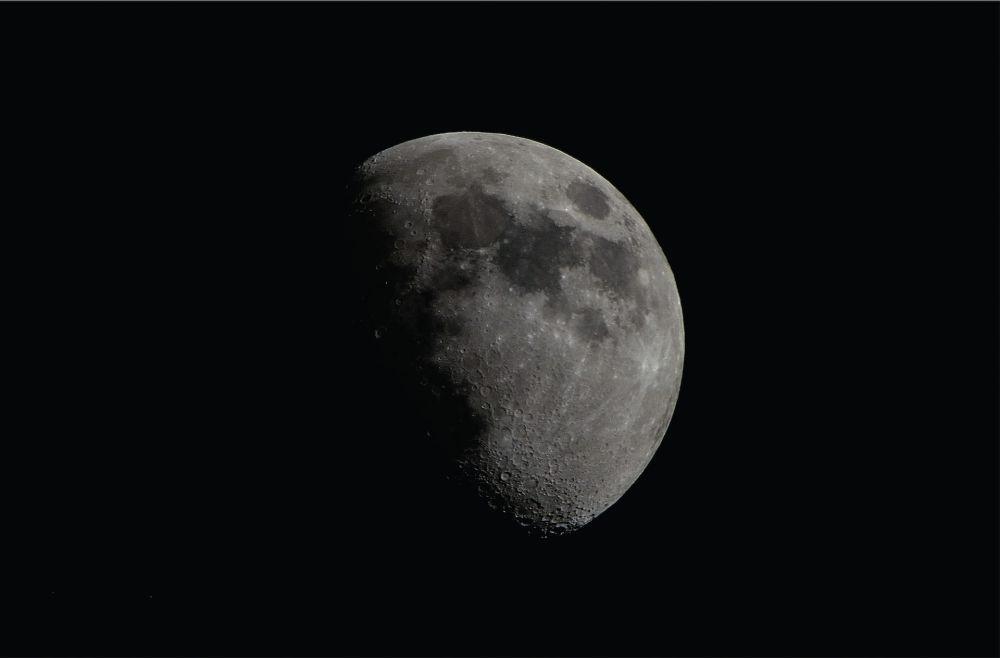 ilustrasi Bulan (unsplash.com/Taylor Smith)