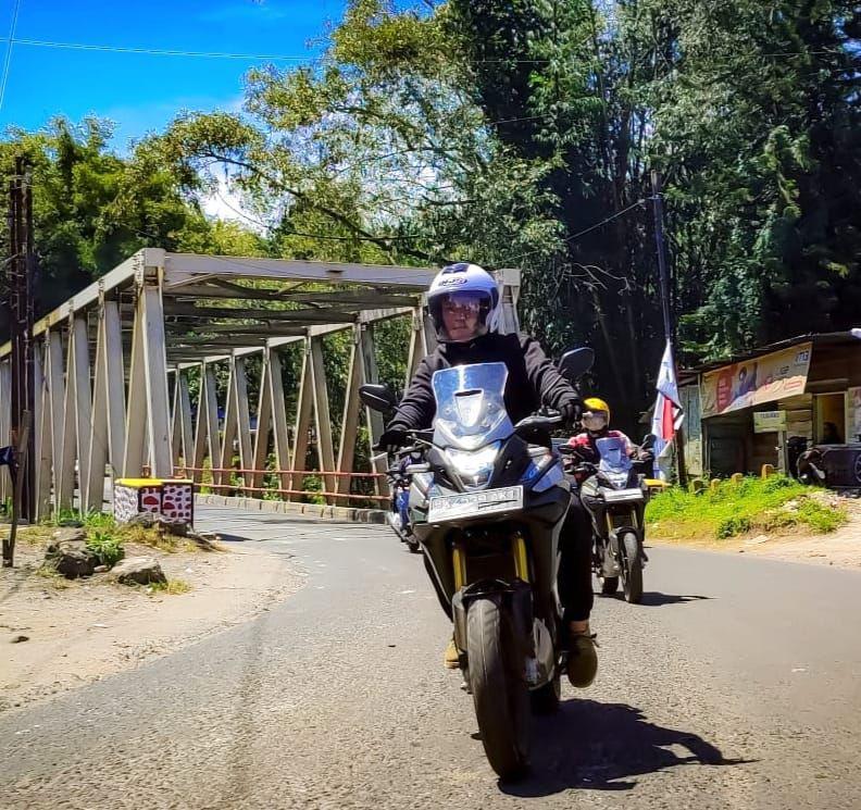 ilustrasi touring naik sepeda motor (Dok. IDN Times)