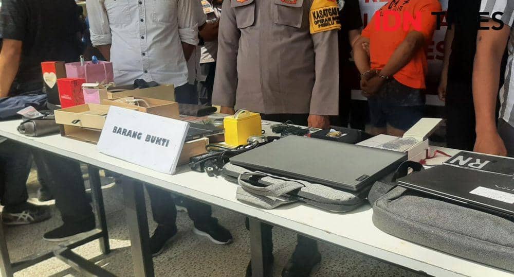 Sejumlah barang hasil curian di sebuah rumah kosong di Tanjung Bunga Makassar. (IDN Times/Dahrul Amri)