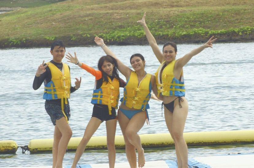 potret Wulan Guritno main water sport bersama ketiga anaknya (Instagram.com/wulanguritno)