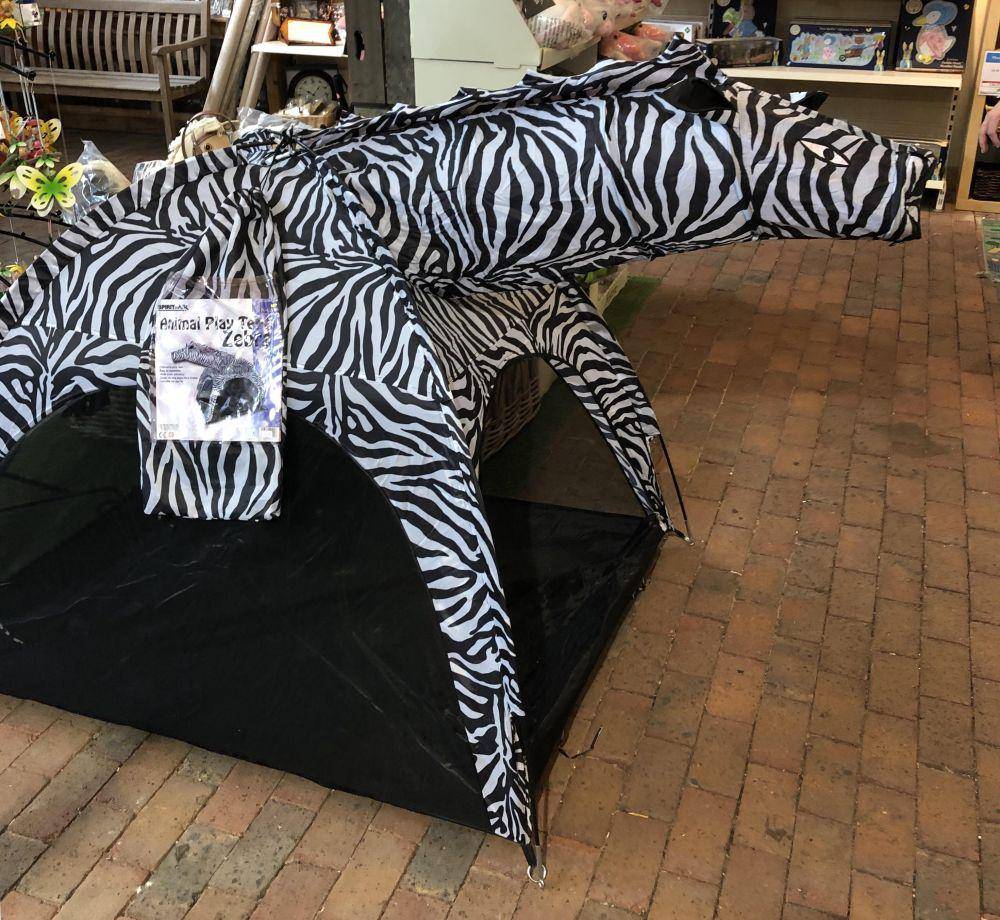 potret tenda dengan desain nyentrik (reddit.com/user/epic_Andj67)