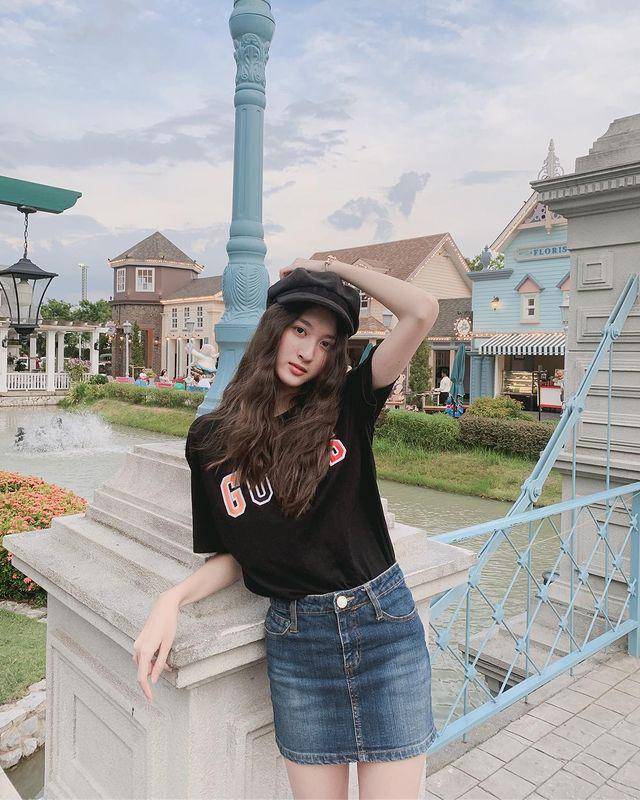 OOTD nuansa hitam ala View Benyapa (instagram.com/view.benyapa)